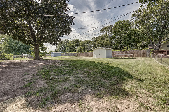 5624LocustAve-23