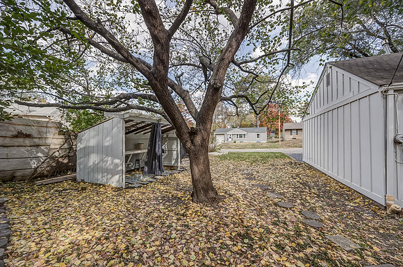 8318Douglas-4