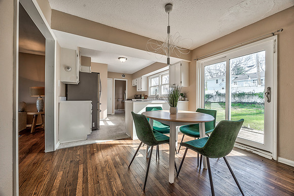 8609Wornall-16