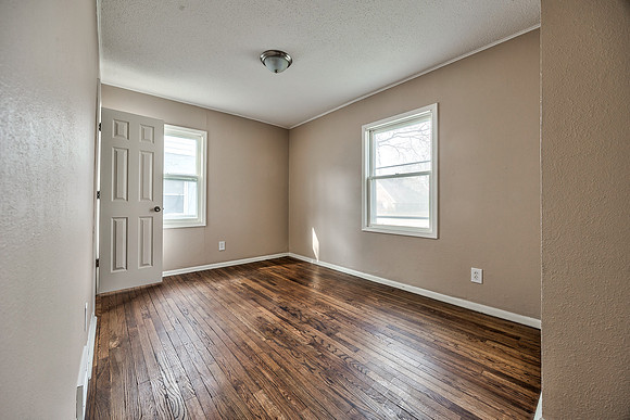 8609Wornall-14