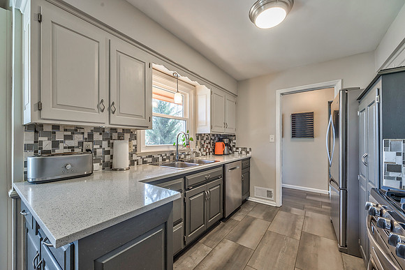 7923Dearborn-4