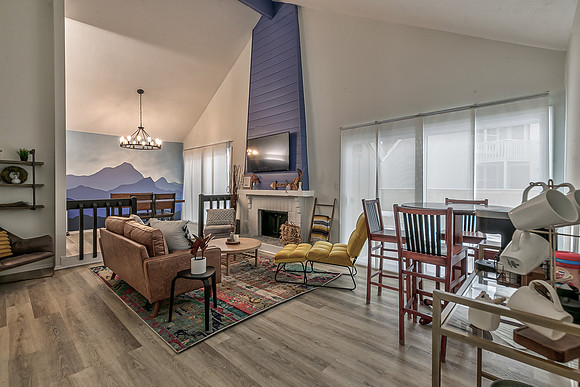 8106MonroviaSt-22