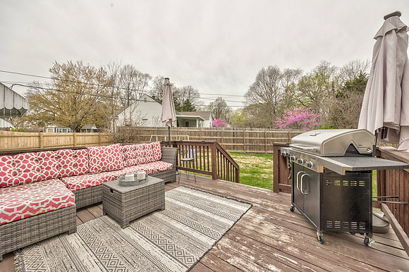 6810HawthorneAve-25