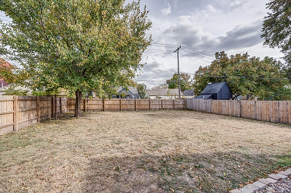 5617RoeBlvd-18