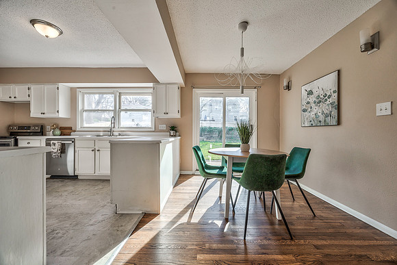 8609Wornall-7