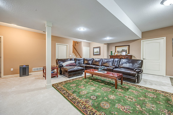 2118RidgeviewDR-32