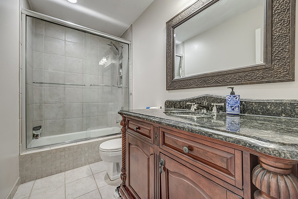 1300NLeeviewDR-12
