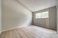7957ColonyLn-16