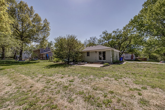 1300NLeeviewDR-26
