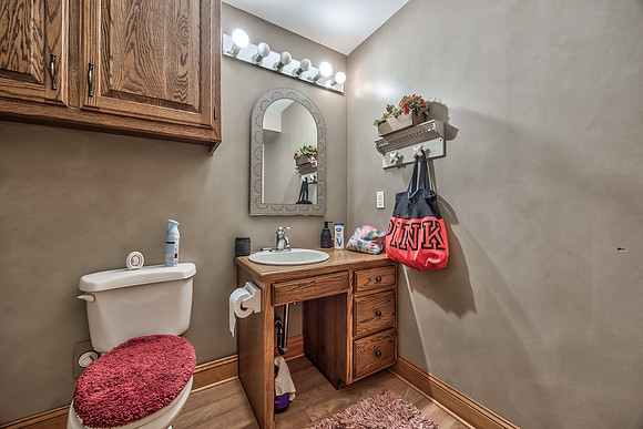 8116NCosbyAve-25