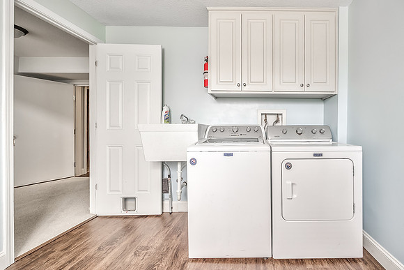 9295OakcrestDr-39