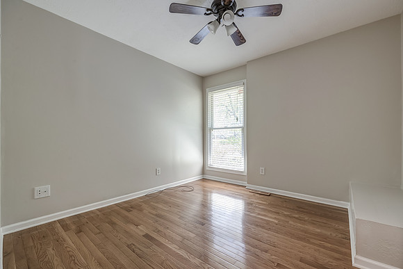 1300NLeeviewDR-13