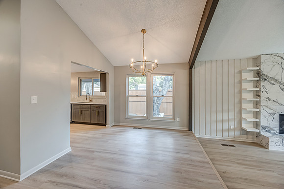 7957ColonyLn-26