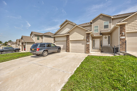 10532ClubhouseDR-2