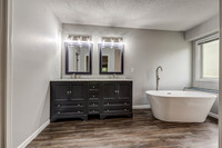 1421NEGrandAve-18