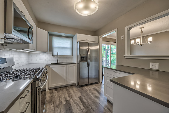 8608MapleAve-10