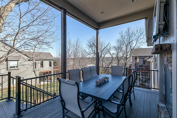 6801MillbrookSt-36