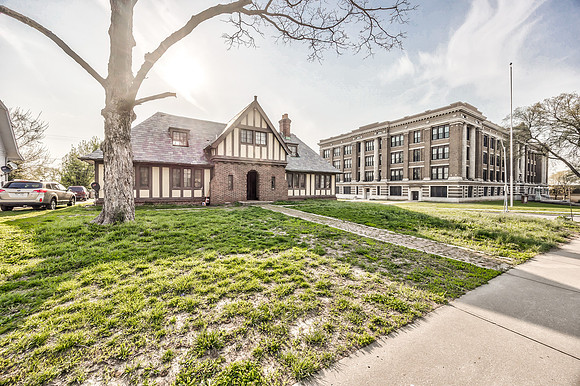 4022OverlandDr-2