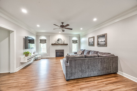 700WhiteOakLn-17