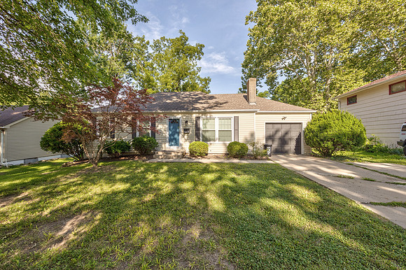 8608MapleAve-1