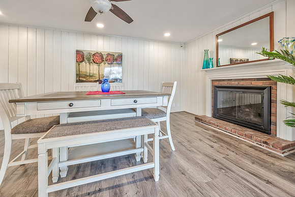8000BeverlyDr-16