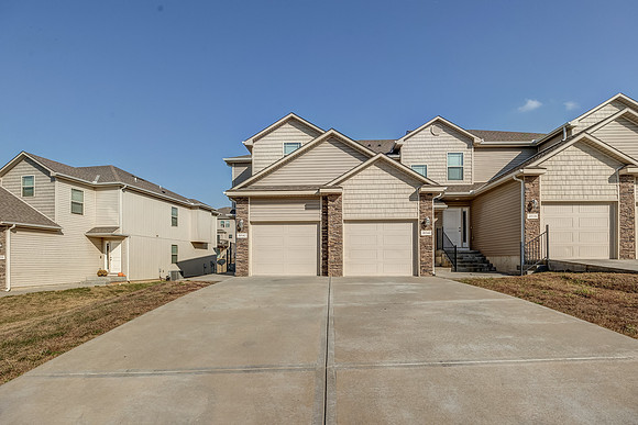 10542ClubhouseDr-1