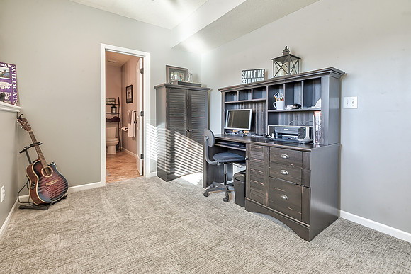672SCanyonDr-32