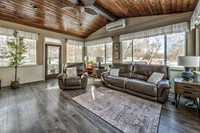 8000BeverlyDr-19