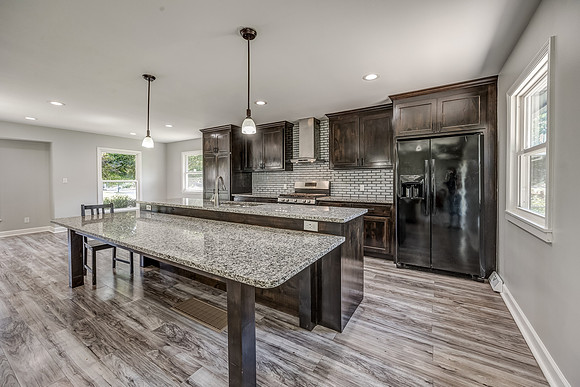 5624LocustAve-12