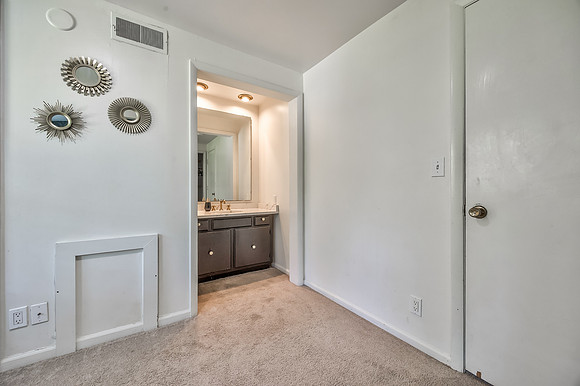 6913DearbornST-16