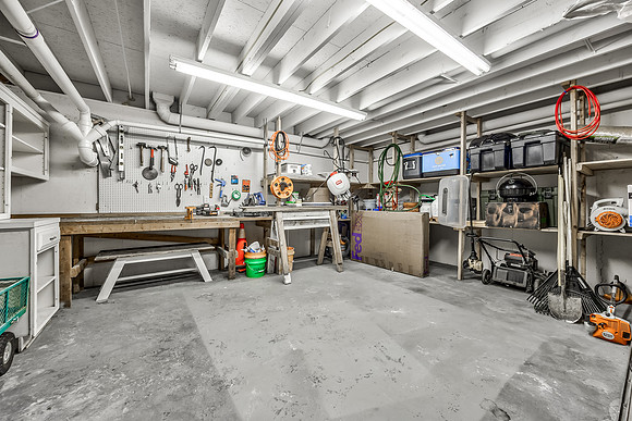9295OakcrestDr-40