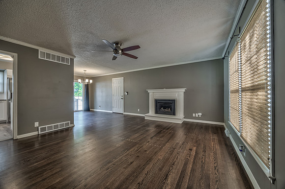 8608MapleAve-3