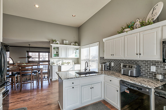 672SCanyonDr-15
