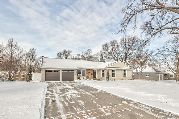 8000BeverlyDr-1