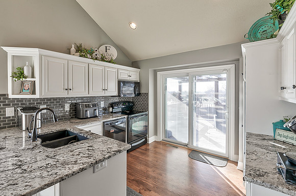 672SCanyonDr-14