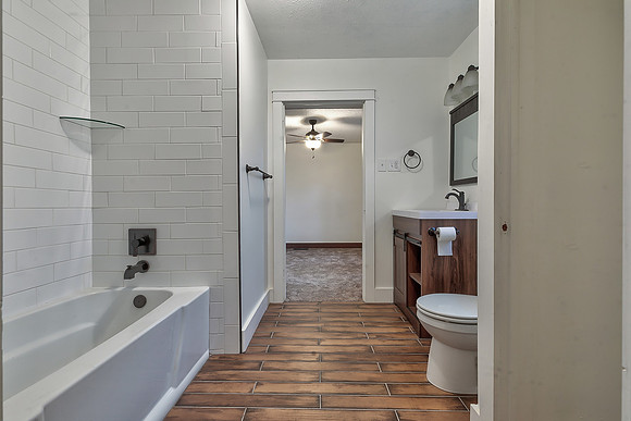 1007GrandAve-10