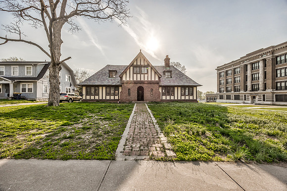 4022OverlandDr-1