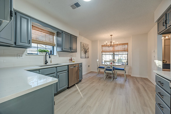 12105W121ST-8