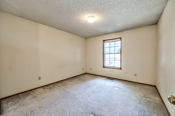 4022OverlandDr-14