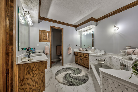 14732SVillageDr-23