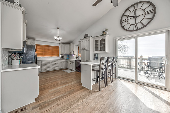 9295OakcrestDr-16
