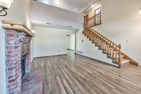 4022OverlandDr-5