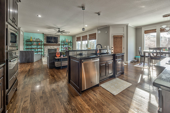 16416OakmontSt-9