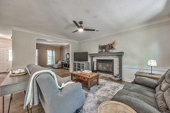 12825GarnettSt-8