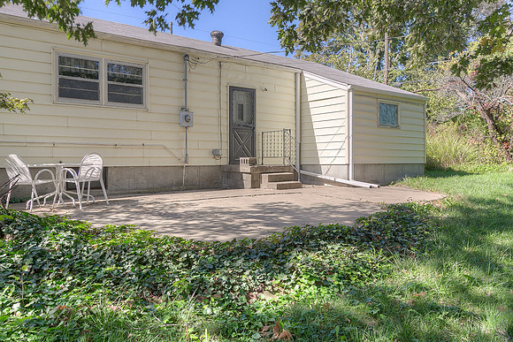 7809RaytownRd-13