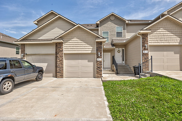 10532ClubhouseDR-1