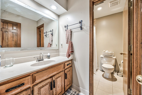 14732SVillageDr-26