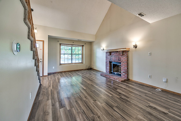 4022OverlandDr-7