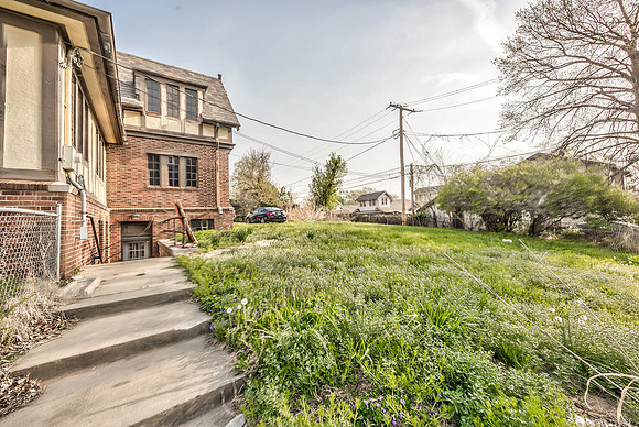 4022OverlandDr-3