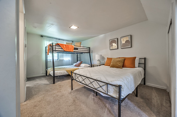 6913DearbornST-18
